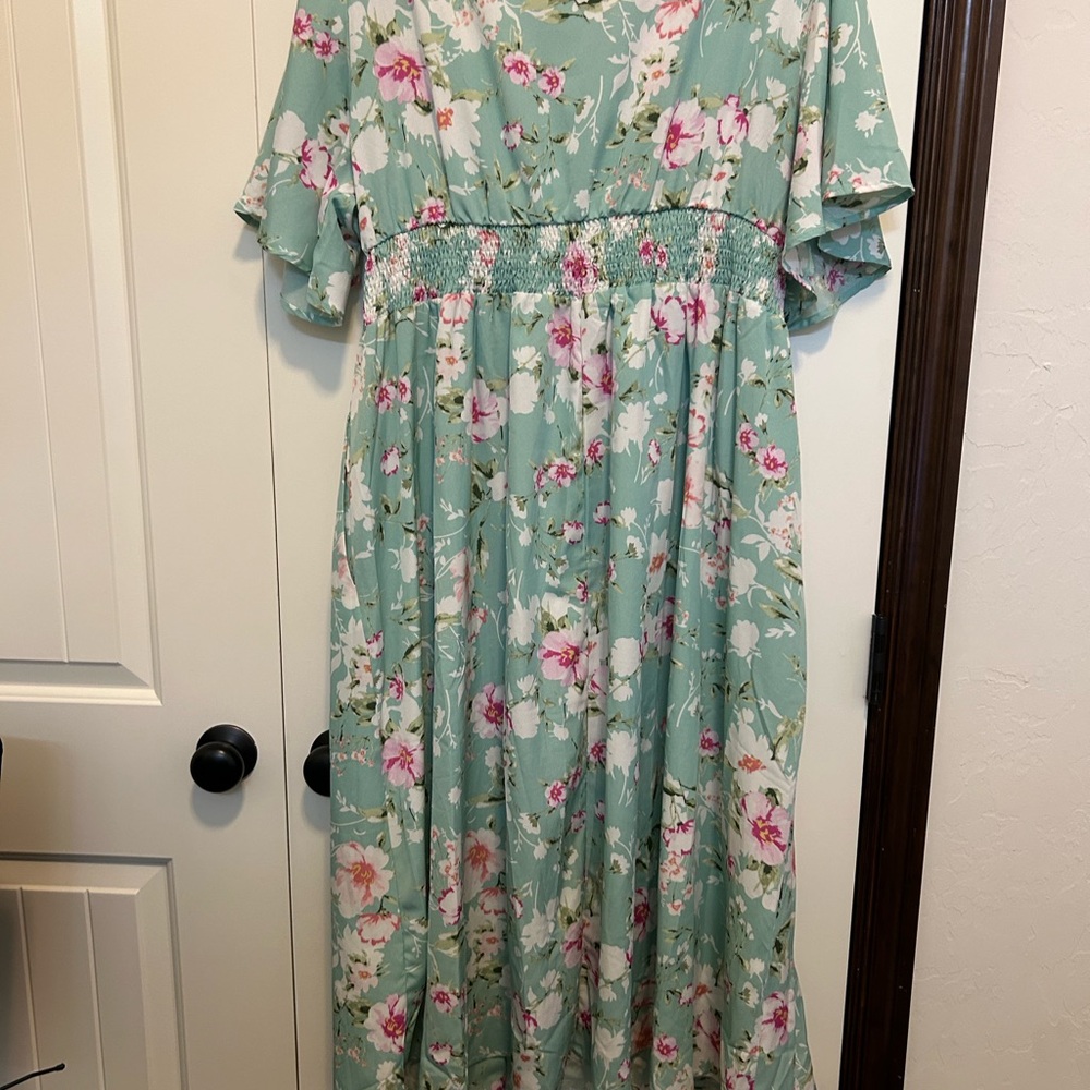 BloomChic Green Flutter Sleeve Maxi Dress - Picture 3 of 3